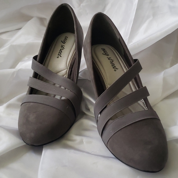 Shoes - Picture 7 of 8